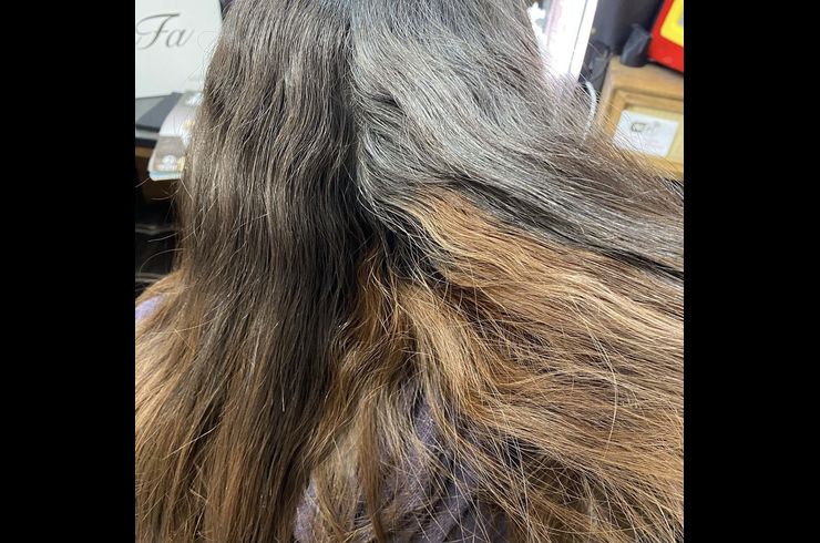 癖毛の方は真っ直ぐストレートになりたい 筑西市の当美容室は明るくアットホームなお店です